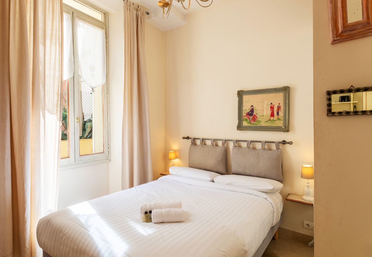 Apartment in Cannes - Chaleureux logement avec belle terrasse / LAT1103