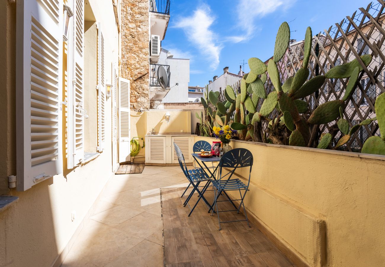 Apartment in Cannes - Chaleureux logement avec belle terrasse / LAT1103