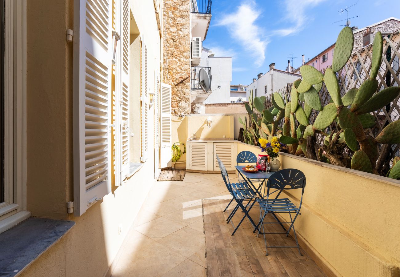 Apartment in Cannes - Chaleureux logement avec belle terrasse / LAT1103