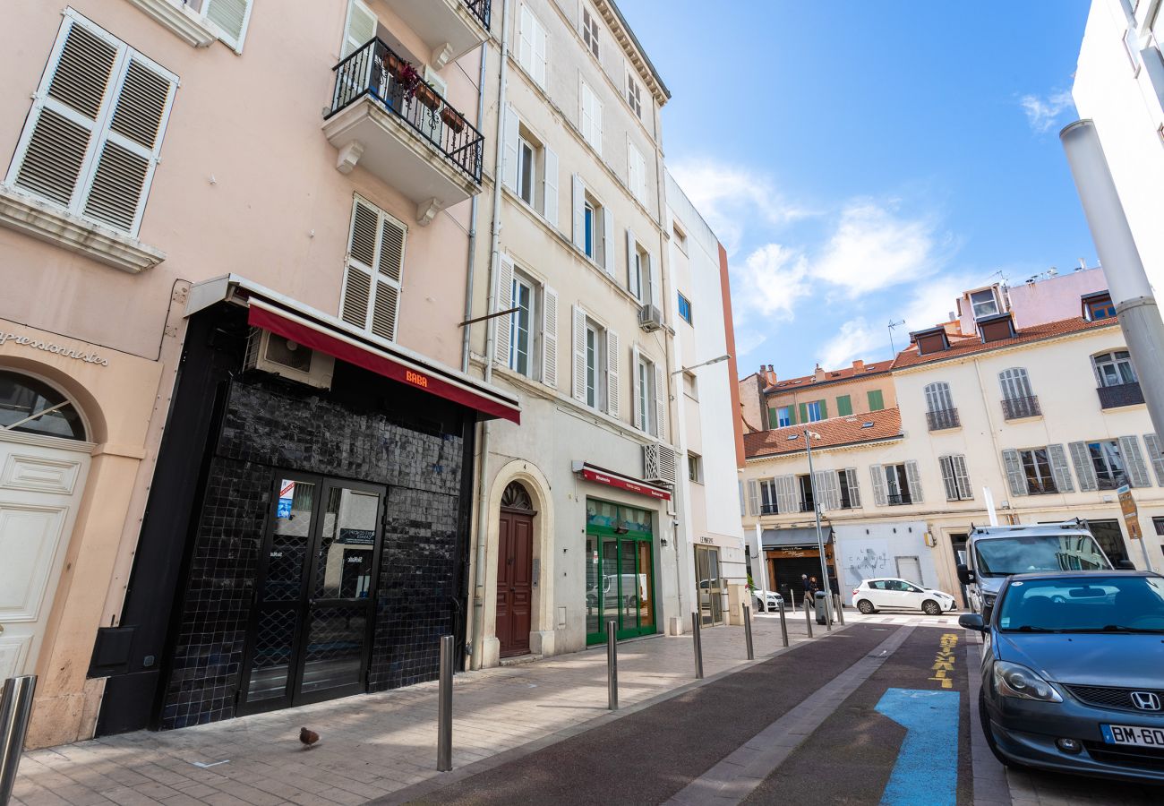 Apartment in Cannes - Chaleureux logement avec belle terrasse / LAT1103