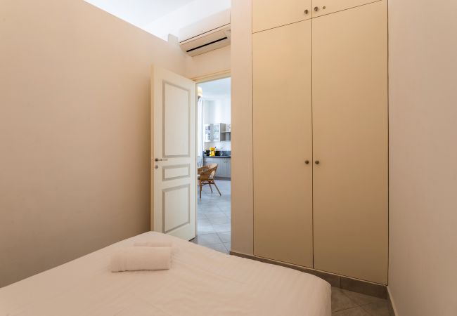 Apartment in Cannes - Logement situé à deux pas de la plage / LAT1101