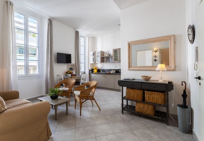 Apartment in Cannes - Logement situé à deux pas de la plage / LAT1101