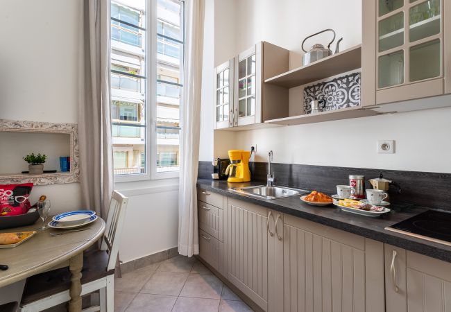 Apartment in Cannes - Logement situé à deux pas de la plage / LAT1101