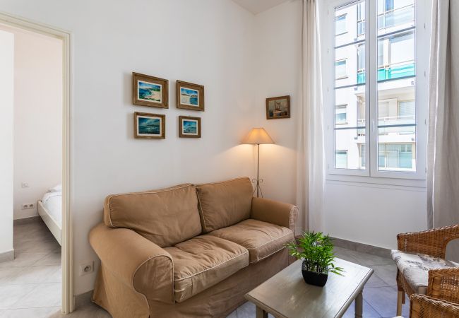 Apartment in Cannes - Logement situé à deux pas de la plage / LAT1101