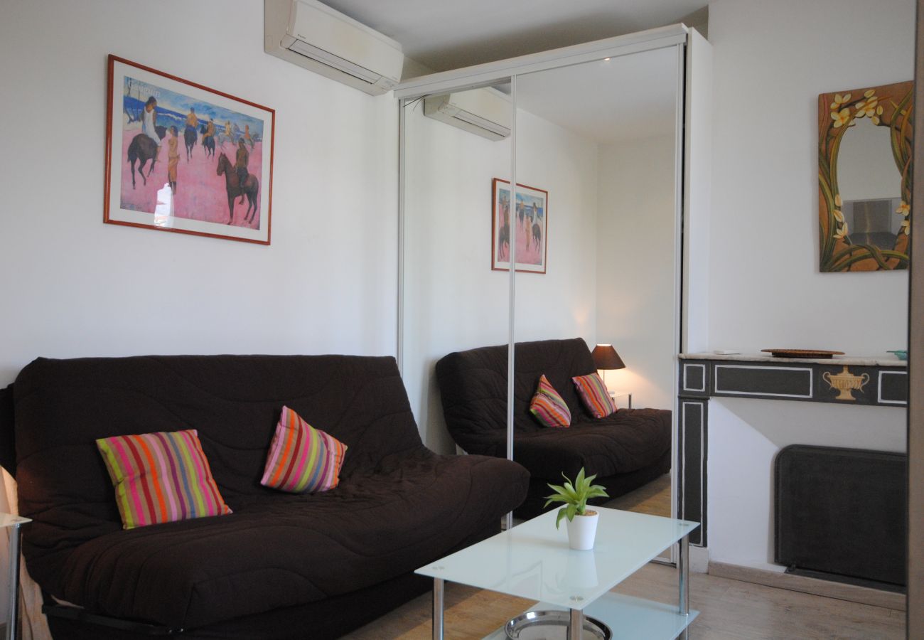 Apartment in Cannes - Place Gambetta/ GIB262/1CH