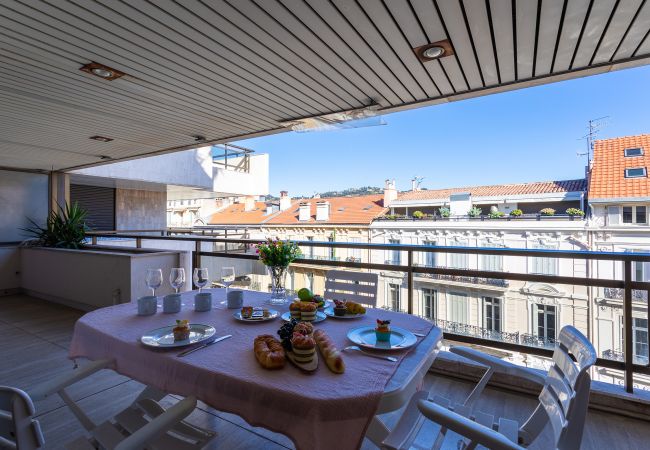  in Cannes - Grand 2 pièces avec belle terrasse / BAL584