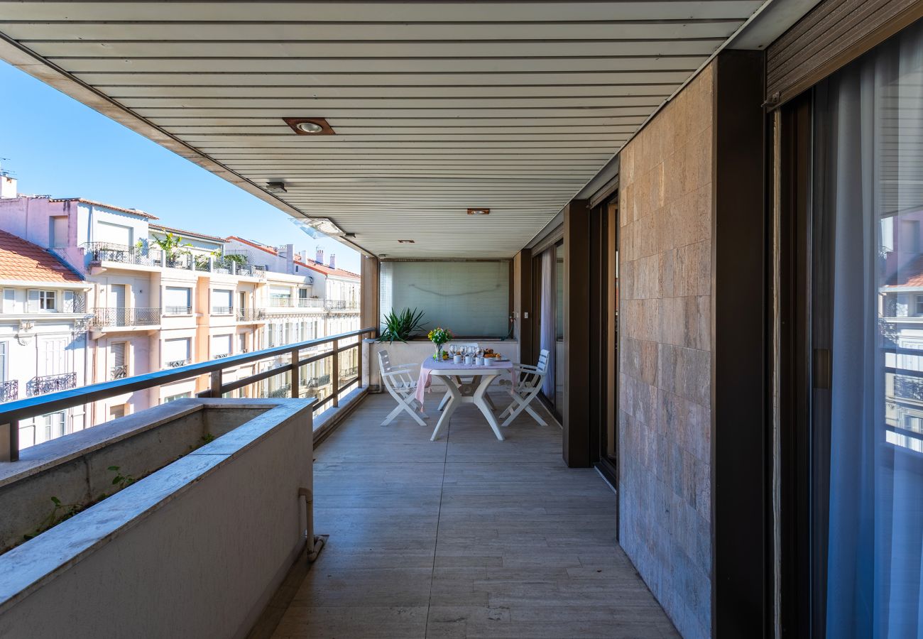 Apartment in Cannes - Grand 2 pièces avec belle terrasse / BAL584