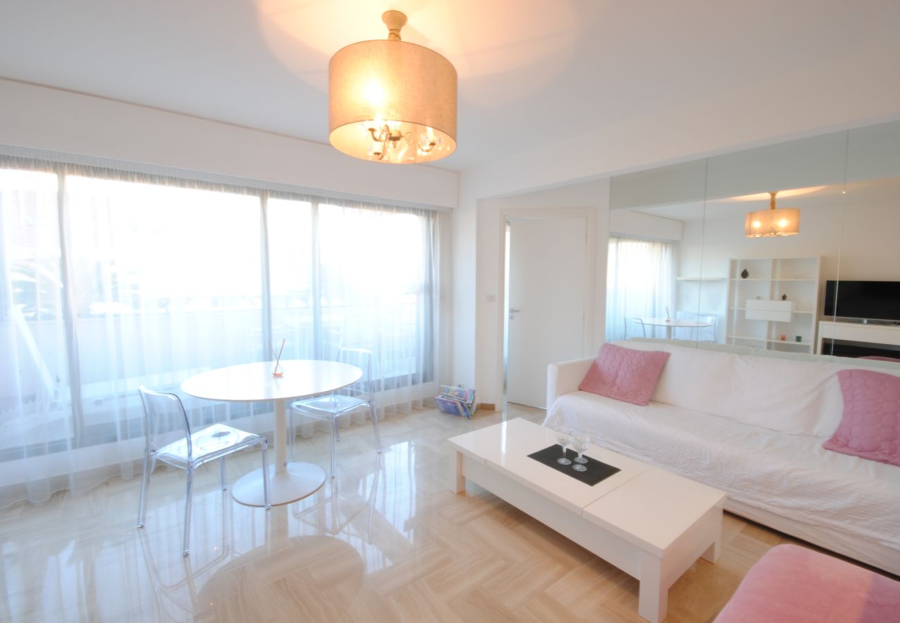 Apartment in Cannes - De luxe 2 pièces Terrasse / LUI5376