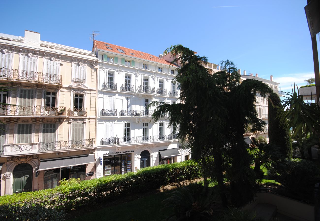 Apartment in Cannes - Grand 2 pièces moderne terrasse / ALI1165