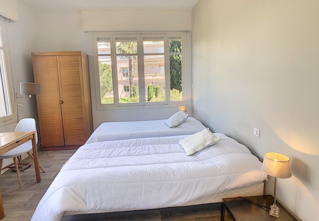 Apartment in Cannes - SAU310 / face mer Sur Croisette 3 chambres Apartment in Cannes - SAU310 / face mer Sur Croisette 3 chambres