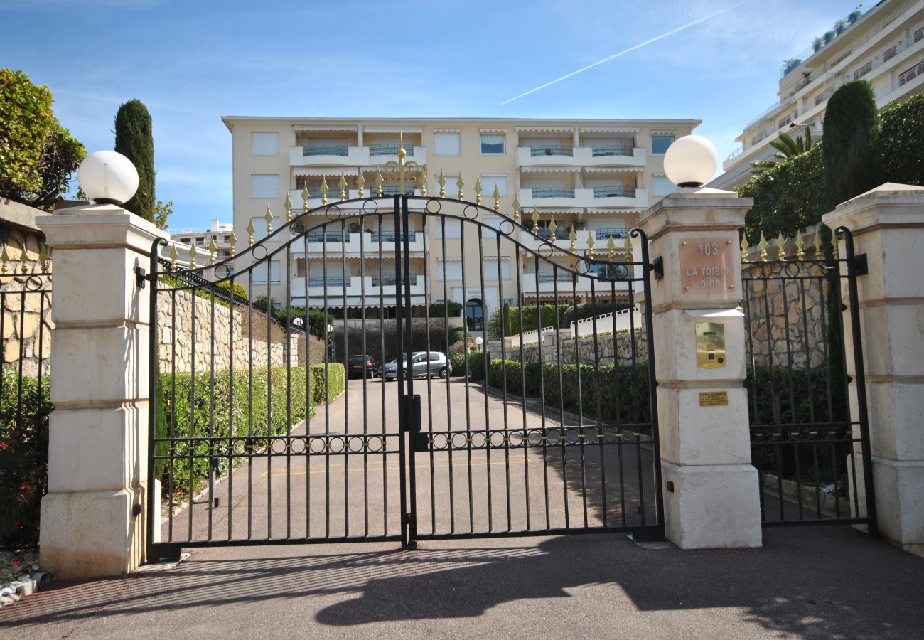 Apartment in Cannes - 4 pièces sur Croisette / SAU310