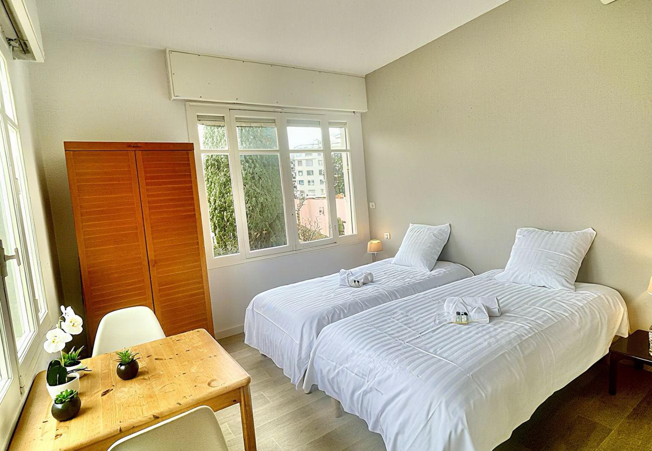 Apartment in Cannes - SAU310 / face mer Sur Croisette 3 chambres