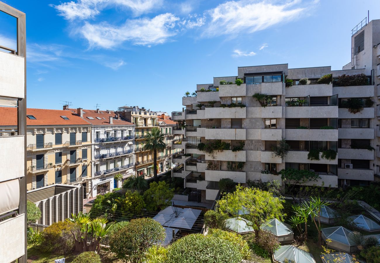 Studio in Cannes - BRA507 Studio avec terrasse residence Gray d'Albio