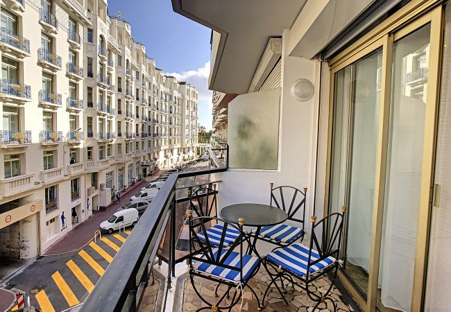  in Cannes - Studio cabine  proche Croisette / NER634