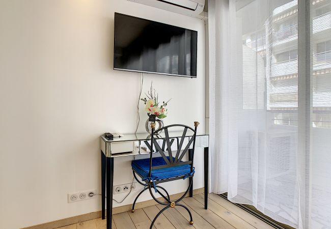 Apartment in Cannes - Studio cabine  proche Croisette / NER634