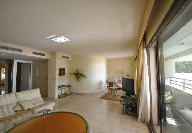 Apartment in Cannes - Sur Croisette 3 pièces piscine / SAD5586