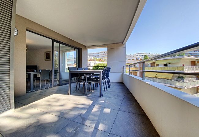  in Cannes - Bel appartement avec piscine terrasse  / TEI142