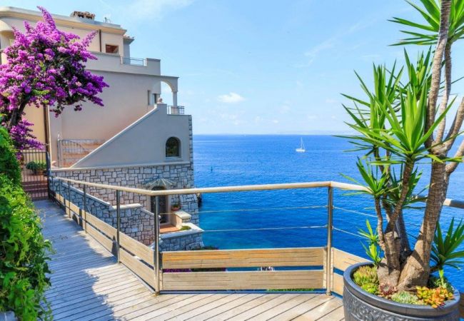 Villa in Nice - LE CAP DE NICE VI4150 by RIVIERA HOLIDAY HOMES Villa in Nice - LE CAP DE NICE VI4150 by RIVIERA HOLIDAY HOMES