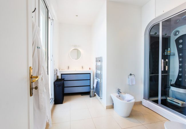 Villa in Nice - LE CAP DE NICE VI4150 by RIVIERA HOLIDAY HOMES Villa in Nice - LE CAP DE NICE VI4150 by RIVIERA HOLIDAY HOMES