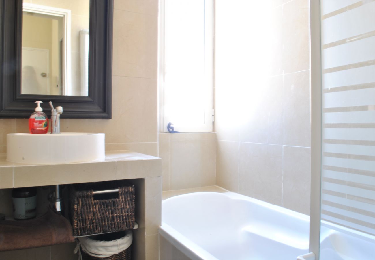 Apartment in Cannes - CUR1095 / Logement élégant idéalement placé