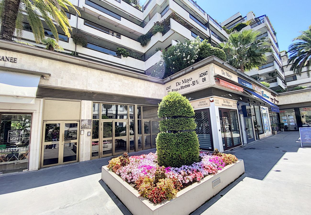 Apartment in Cannes - Belle Résidence 3 pièces terrasse / NES1198