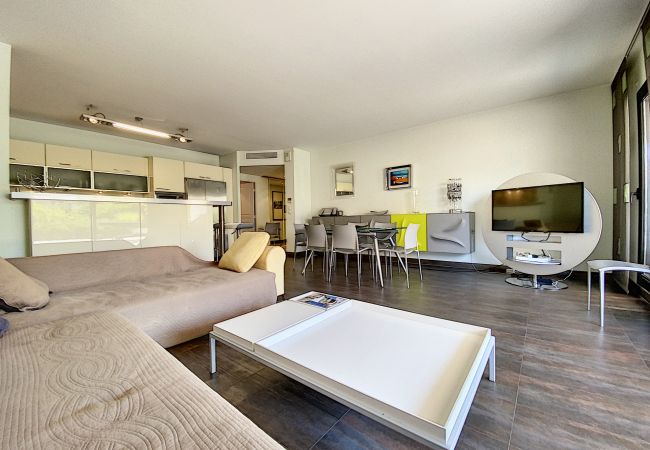 Apartment in Cannes - PAU343  / centre 4 rooms terrasse Apartment in Cannes - PAU343  / centre 4 rooms terrasse