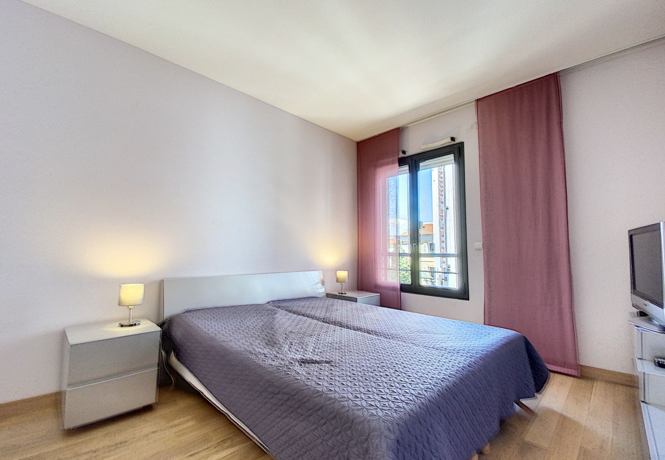 Apartment in Cannes - 3 chambres grande terrasse centre / PAU343