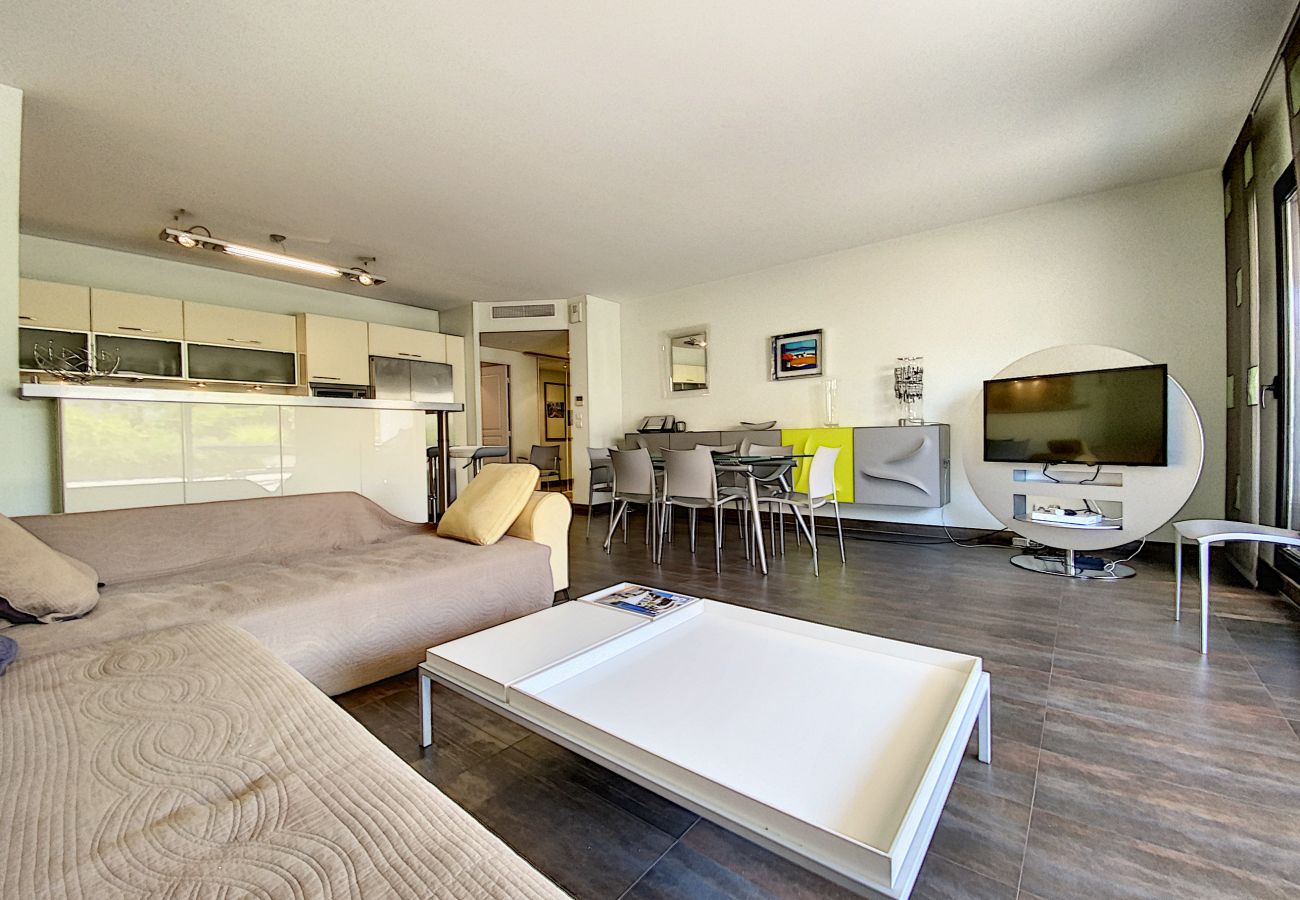 Apartment in Cannes - 3 chambres grande terrasse centre / PAU343