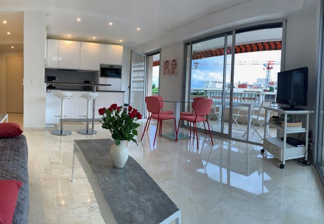  in Cannes - Logement lumineux et spacieux au centre / GIR2405