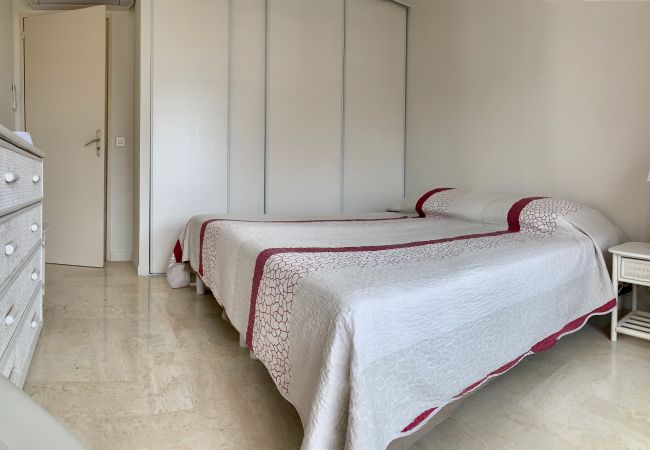 Apartment in Cannes - GIR2405 / Logement lumineux et spacieux au centre Apartment in Cannes - GIR2405 / Logement lumineux et spacieux au centre