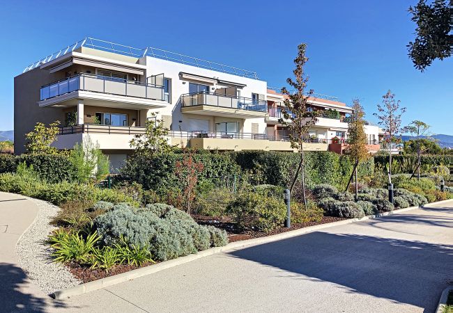 Apartment in Nice - DOMAINE DES ROSES AP4222 by Riviera Holiday Homes Apartment in Nice - DOMAINE DES ROSES AP4222 by Riviera Holiday Homes