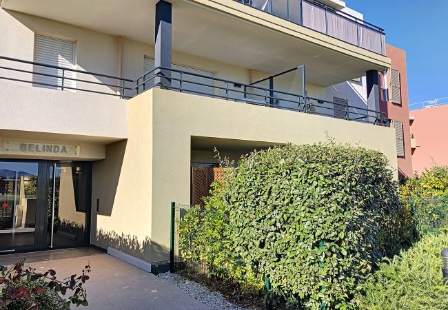 Apartment in Nice - DOMAINE DES ROSES AP4222 by Riviera Holiday Homes Apartment in Nice - DOMAINE DES ROSES AP4222 by Riviera Holiday Homes
