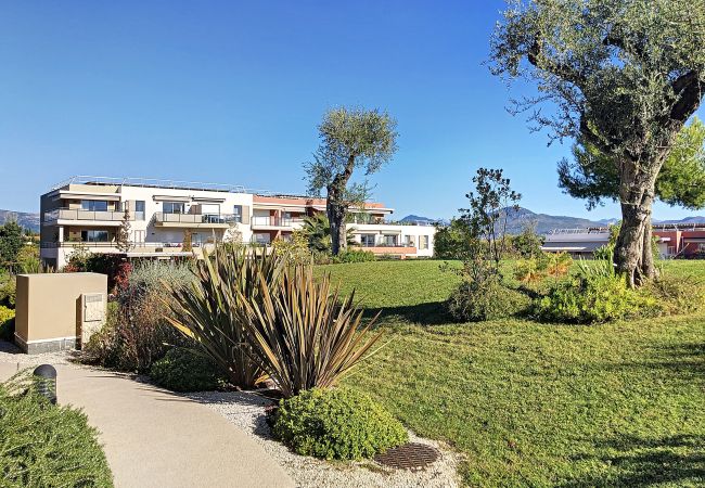 Apartment in Nice - DOMAINE DES ROSES AP4222 by Riviera Holiday Homes Apartment in Nice - DOMAINE DES ROSES AP4222 by Riviera Holiday Homes