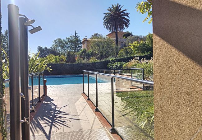 Apartment in Nice - DOMAINE DES ROSES AP4222 by Riviera Holiday Homes Apartment in Nice - DOMAINE DES ROSES AP4222 by Riviera Holiday Homes