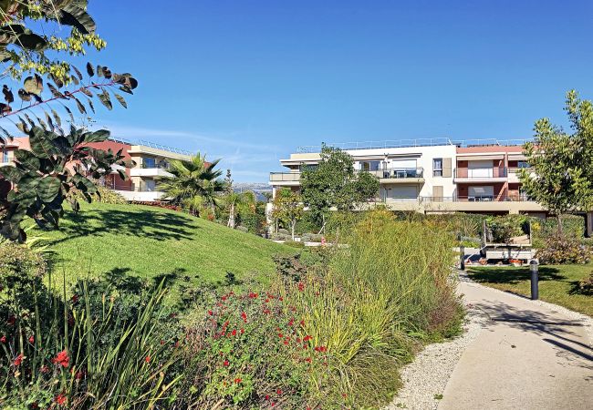 Apartment in Nice - DOMAINE DES ROSES AP4222 by Riviera Holiday Homes Apartment in Nice - DOMAINE DES ROSES AP4222 by Riviera Holiday Homes