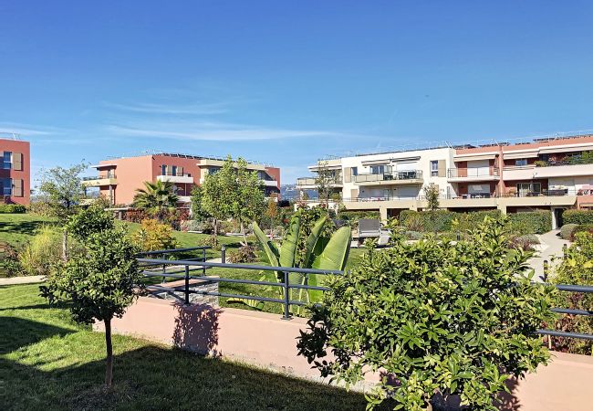 Apartment in Nice - DOMAINE DES ROSES AP4222 by Riviera Holiday Homes Apartment in Nice - DOMAINE DES ROSES AP4222 by Riviera Holiday Homes