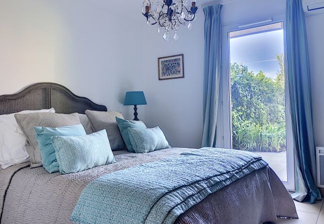 Apartment in Nice - DOMAINE DES ROSES AP4222 by Riviera Holiday Homes Apartment in Nice - DOMAINE DES ROSES AP4222 by Riviera Holiday Homes