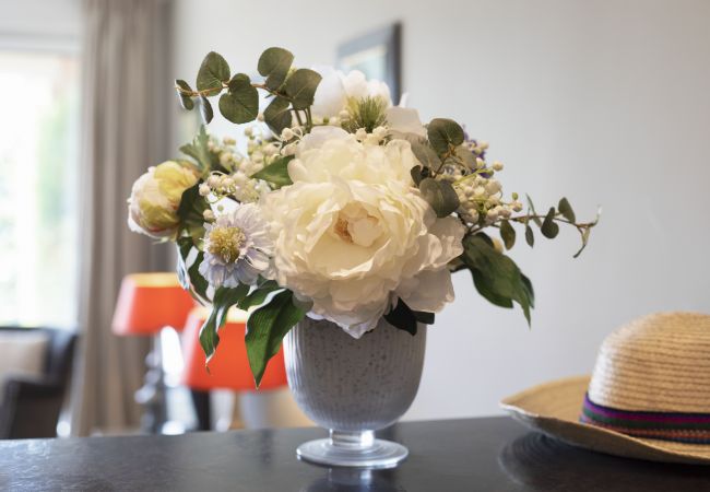 Apartment in Nice - DOMAINE DES ROSES AP4222 by Riviera Holiday Homes Apartment in Nice - DOMAINE DES ROSES AP4222 by Riviera Holiday Homes