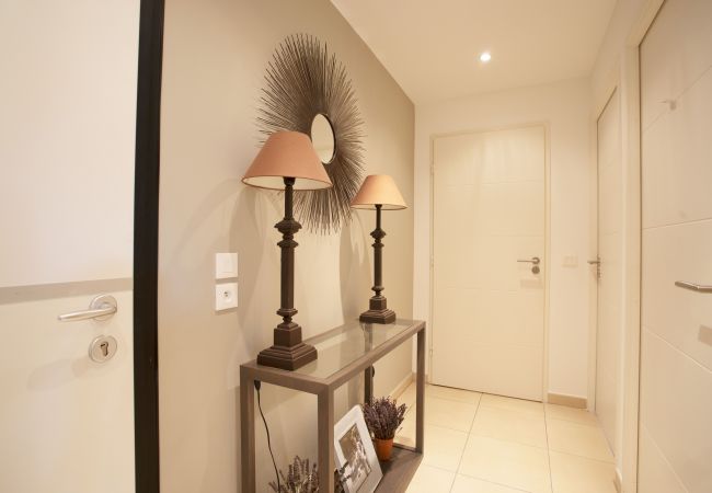 Apartment in Nice - DOMAINE DES ROSES AP4222 by Riviera Holiday Homes Apartment in Nice - DOMAINE DES ROSES AP4222 by Riviera Holiday Homes