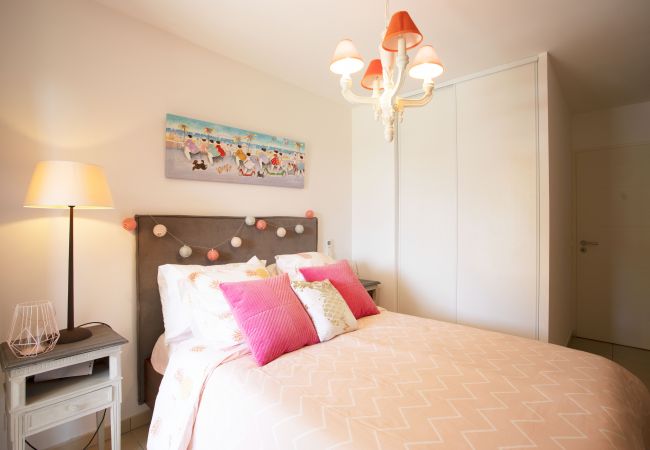 Apartment in Nice - DOMAINE DES ROSES AP4222 by Riviera Holiday Homes Apartment in Nice - DOMAINE DES ROSES AP4222 by Riviera Holiday Homes