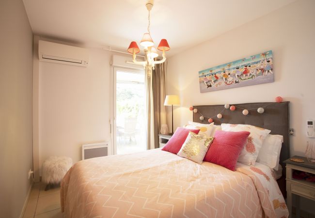 Apartment in Nice - DOMAINE DES ROSES AP4222 by Riviera Holiday Homes Apartment in Nice - DOMAINE DES ROSES AP4222 by Riviera Holiday Homes