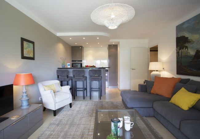 Apartment in Nice - DOMAINE DES ROSES AP4222 by Riviera Holiday Homes Apartment in Nice - DOMAINE DES ROSES AP4222 by Riviera Holiday Homes