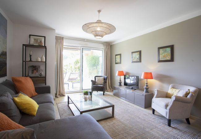 Apartment in Nice - DOMAINE DES ROSES AP4222 by Riviera Holiday Homes Apartment in Nice - DOMAINE DES ROSES AP4222 by Riviera Holiday Homes