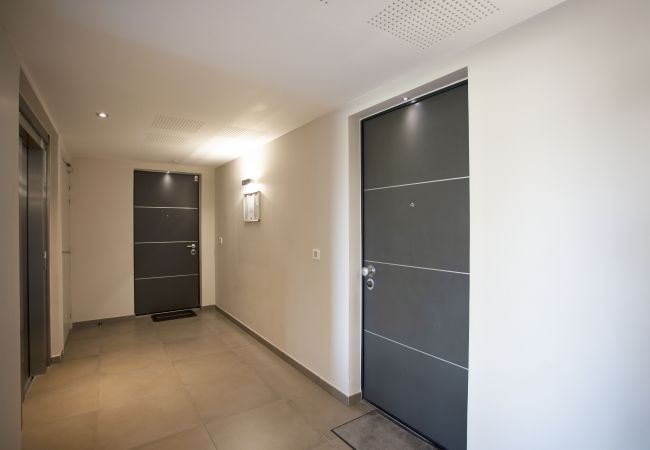 Apartment in Nice - DOMAINE DES ROSES AP4222 by Riviera Holiday Homes Apartment in Nice - DOMAINE DES ROSES AP4222 by Riviera Holiday Homes