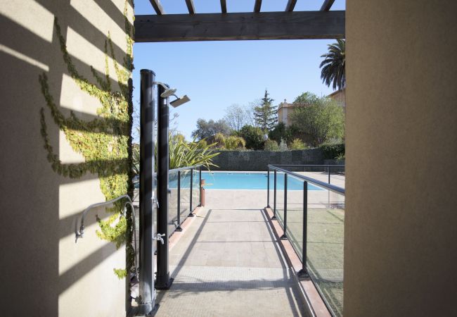 Apartment in Nice - DOMAINE DES ROSES AP4222 by Riviera Holiday Homes Apartment in Nice - DOMAINE DES ROSES AP4222 by Riviera Holiday Homes