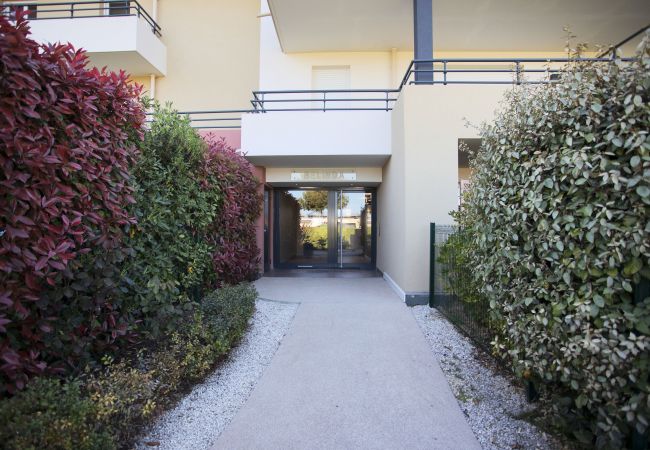 Apartment in Nice - DOMAINE DES ROSES AP4222 by Riviera Holiday Homes Apartment in Nice - DOMAINE DES ROSES AP4222 by Riviera Holiday Homes