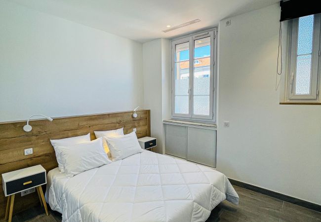 Apartment in Cannes - Plein centre beau 2 chambres / Côté Sud