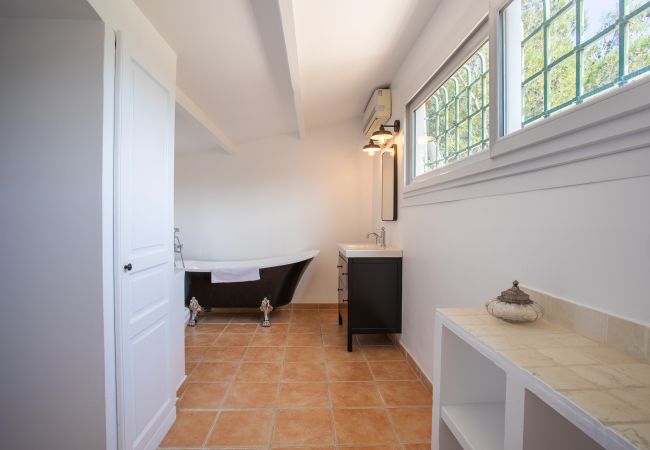 Villa in Mandelieu-la-Napoule - VILLA JUSTINE VI4239 By Riviera Holiday Homes Villa in Mandelieu-la-Napoule - VILLA JUSTINE VI4239 By Riviera Holiday Homes