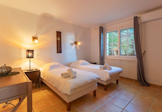 Villa in Mandelieu-la-Napoule - VILLA JUSTINE VI4239 By Riviera Holiday Homes Villa in Mandelieu-la-Napoule - VILLA JUSTINE VI4239 By Riviera Holiday Homes