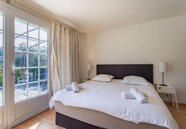 Villa in Mandelieu-la-Napoule - VILLA JUSTINE VI4239 By Riviera Holiday Homes Villa in Mandelieu-la-Napoule - VILLA JUSTINE VI4239 By Riviera Holiday Homes